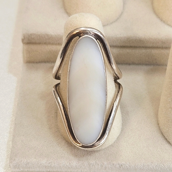Sterling Silver Slim Oval Natural Mother of Pearl 925 Size 7.5 Ring